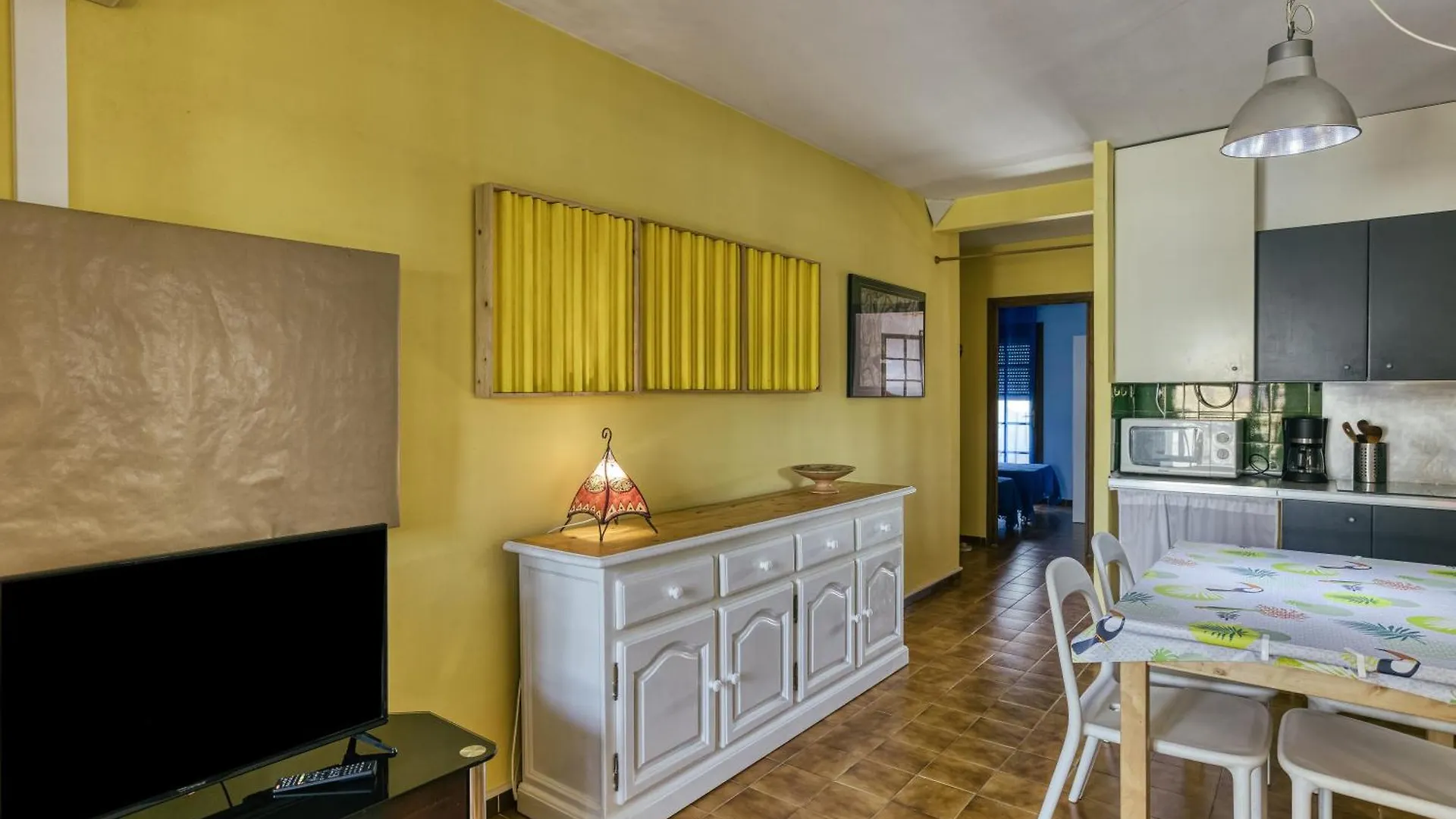 Apt Amarres, Piscina Comunitaria L'Escala 0*,  Spain